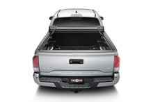 Load image into Gallery viewer, Truxedo 16-20 Toyota Tacoma 5ft Sentry CT Bed Cover